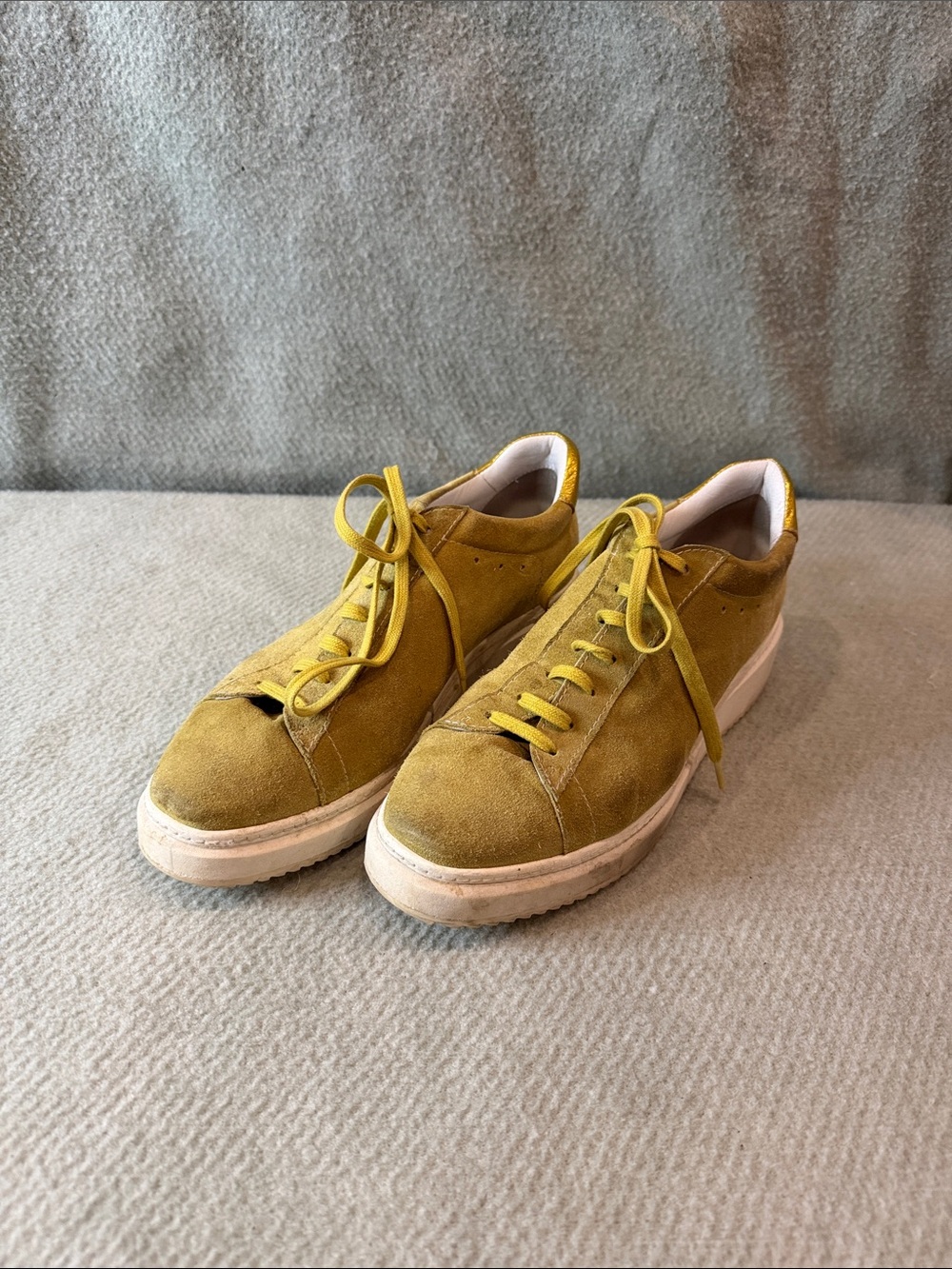 Women’s Low-Top Suede Sneakers in Mustard Yellow EU40 9.5US